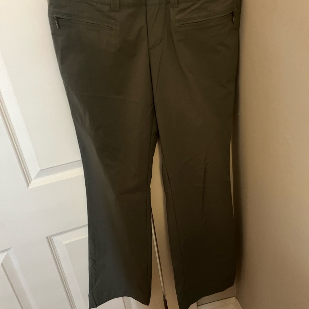 Columbia Green Chinos Versatile Khakis